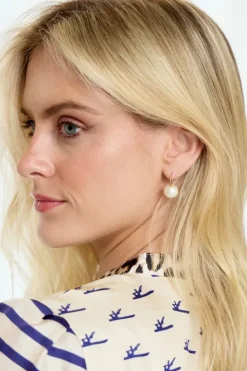 Girl With Pearl Earrings