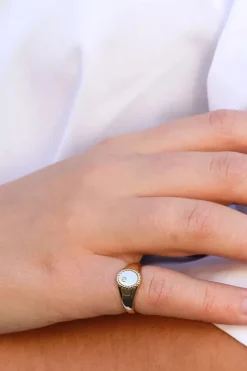 Mini Oval Signet Ring