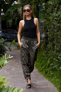 Ribbed T Tank