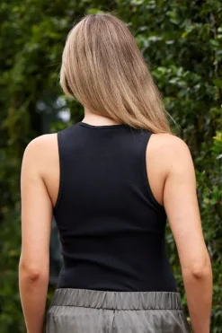Ribbed T Tank