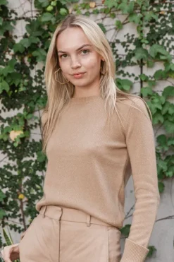 Round Neck Cashmere Sweater